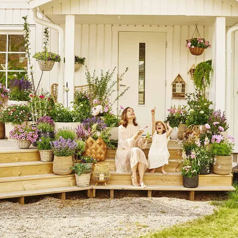 Sommerblomster i potter – la det blomstre i sol og skygge