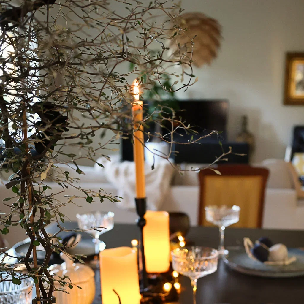 Hosting a Halloween party? Here are two ways to style your table