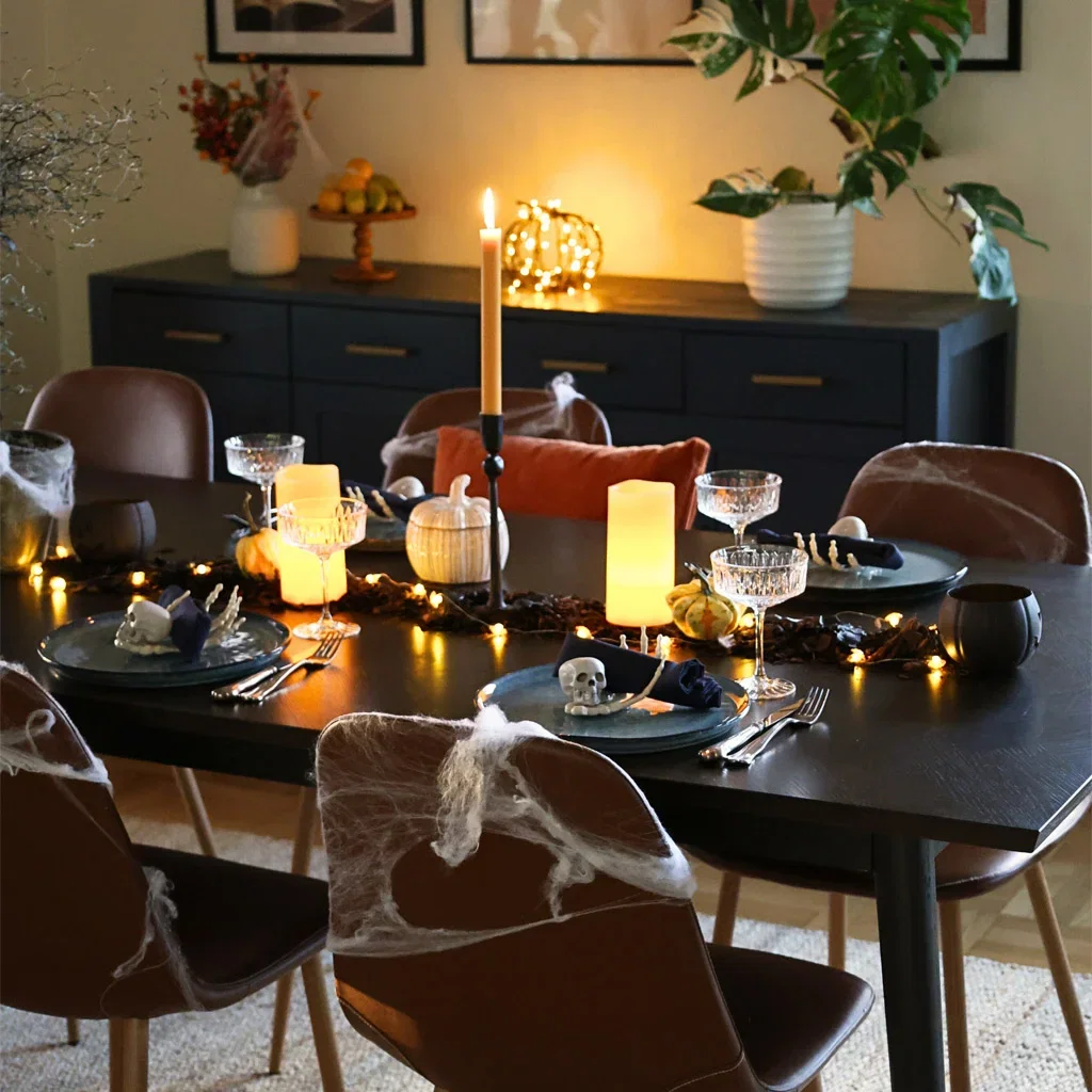 Hosting a Halloween party? Here are two ways to style your table